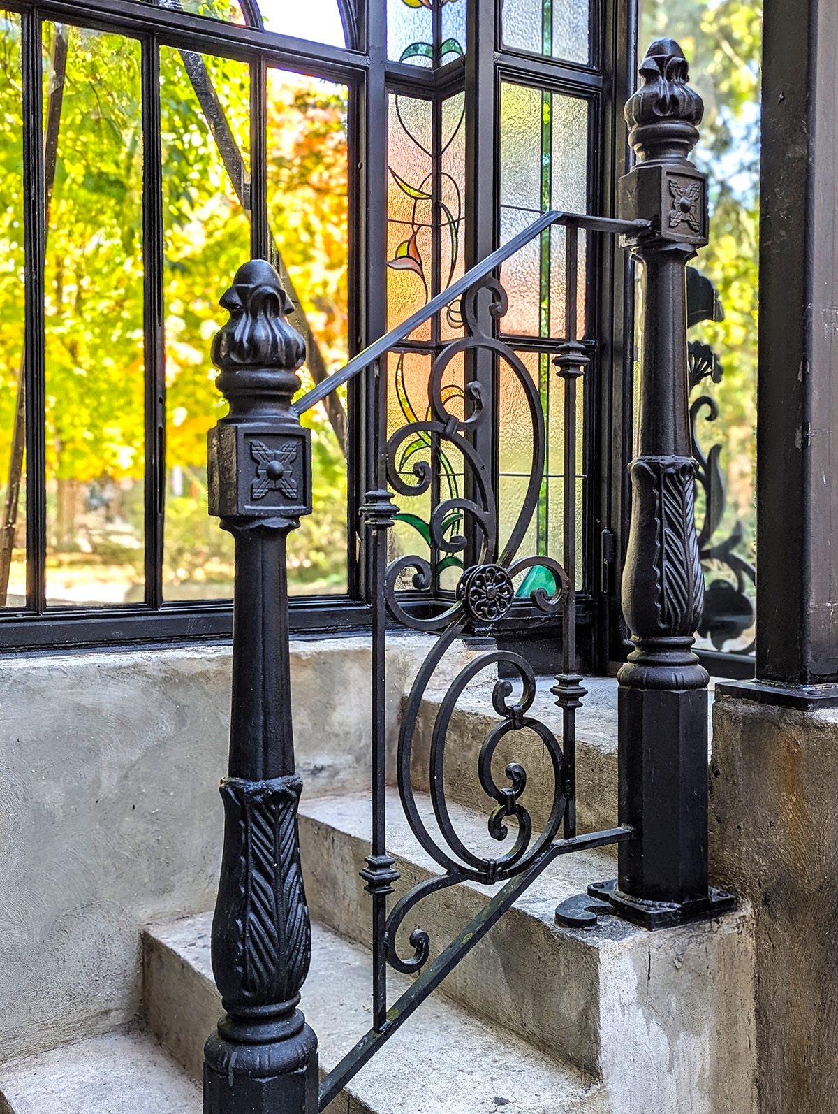 Side Entry by Architect Judy Sanz-Solé