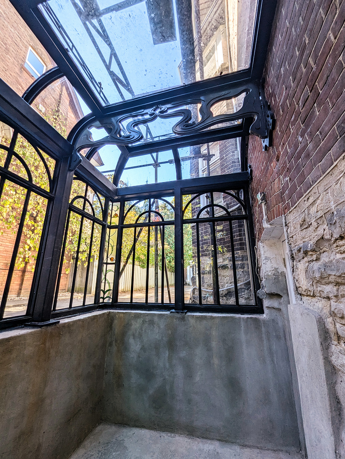 Side Entry by Architect Judy Sanz-Solé