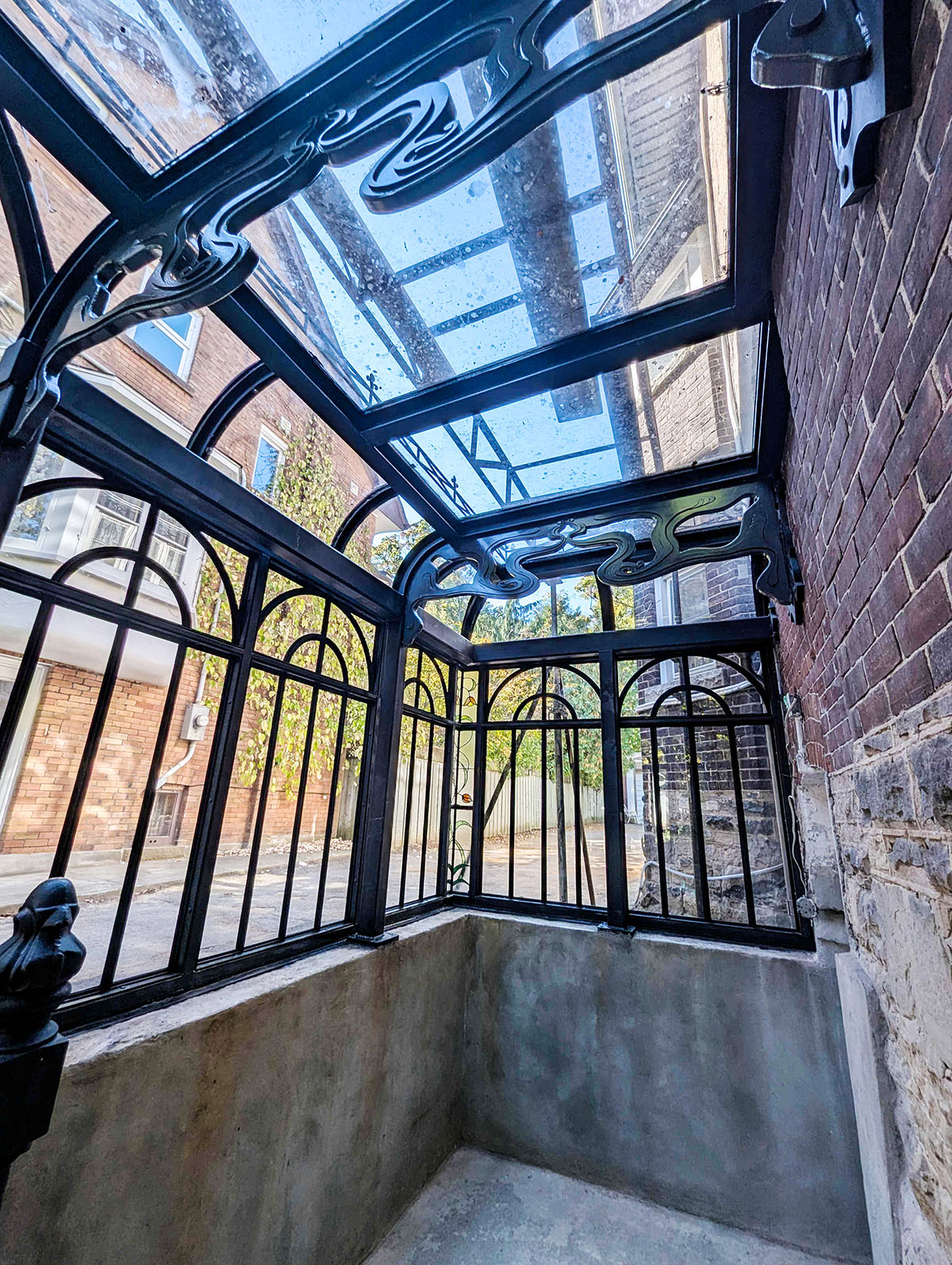 Side Entry by Architect Judy Sanz-Solé